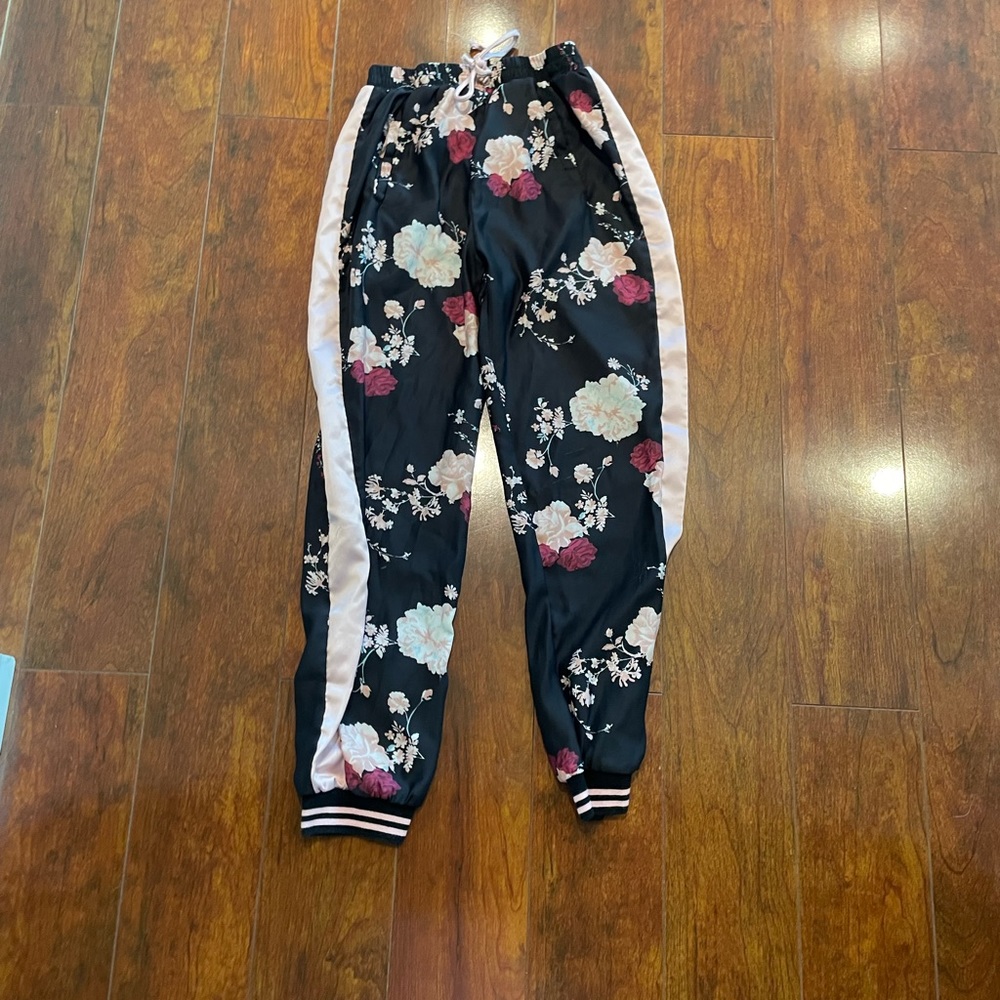 Weavers floral joggers